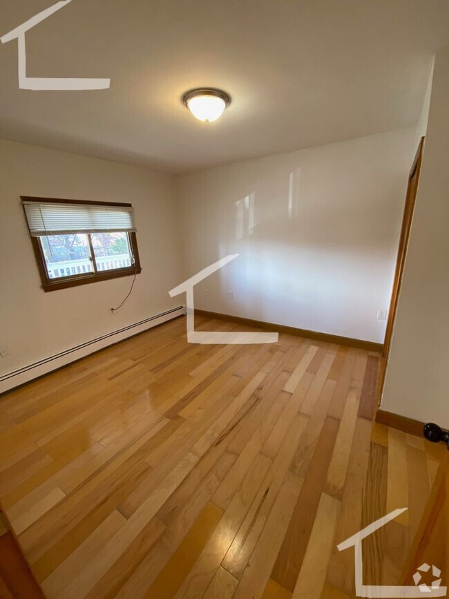 Building Photo - 95 Glen St Rental