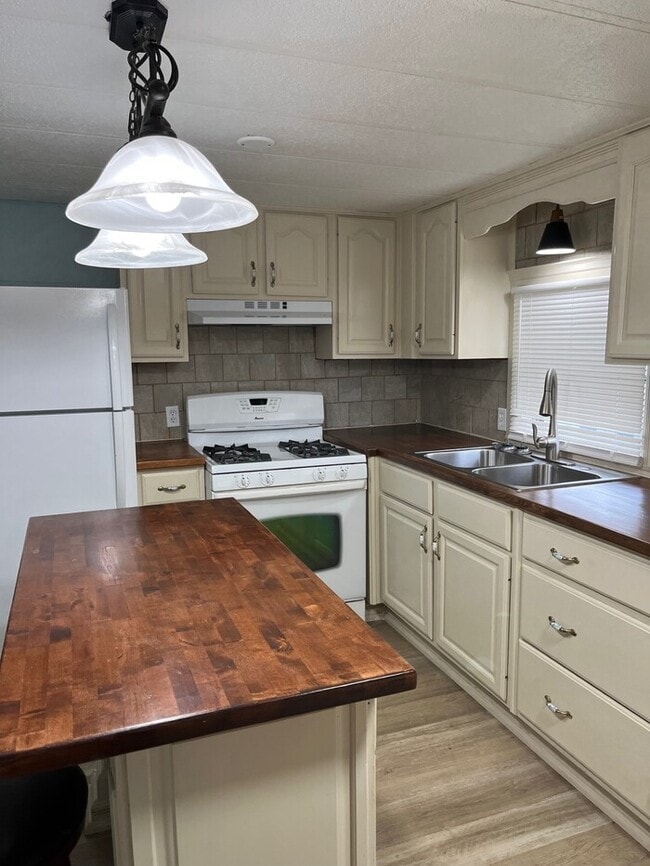 mobile home - mobile home