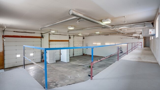 Photo - 650 St Annes Rd