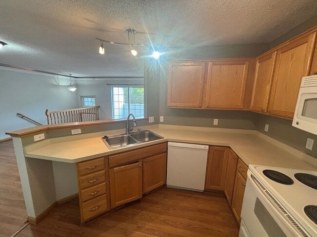 Photo - 7049 Lockslie Way