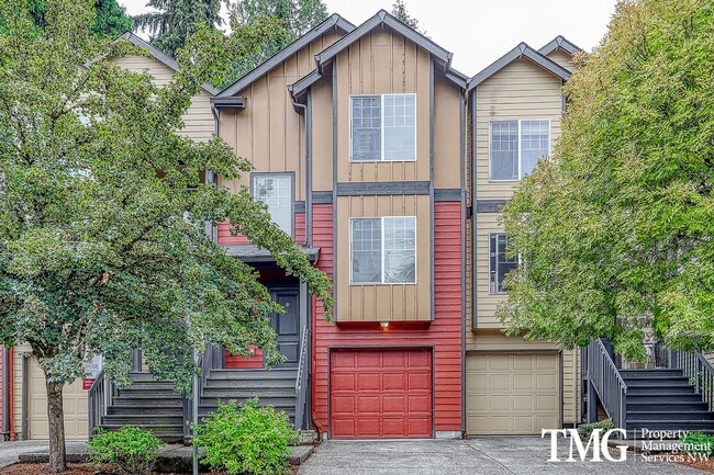 Building Photo - Centrally Located, Pet Friendly, 3 Bed 2.5... Rental