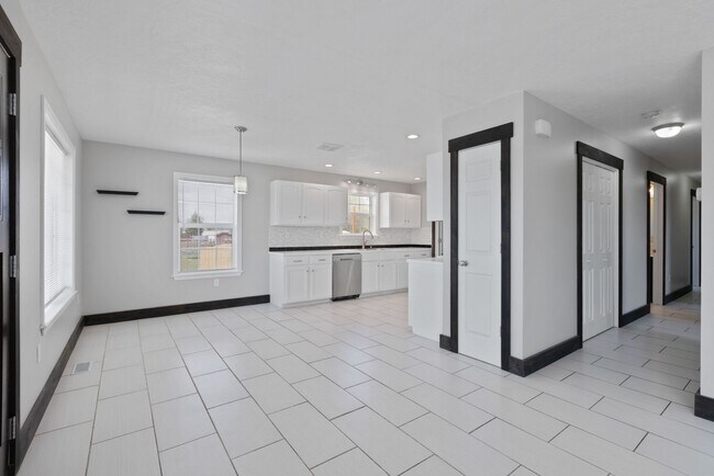 Photo - Charming 4 bed/2 bath Home in Idaho Falls!