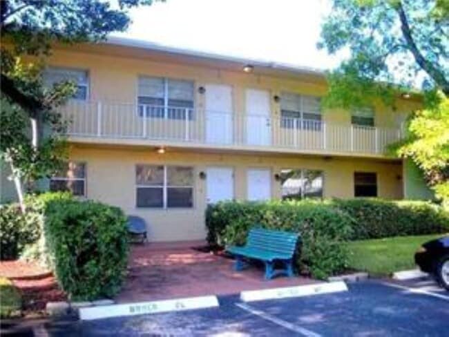 Building Photo - 2607 NE 8th Ave Unit 33