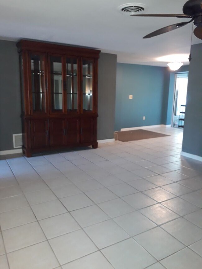 Photo - 215 Zephyr Rd