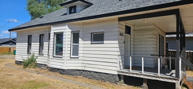 Photo - 3 Bedroom 1 Bath home in north Spokane with plenty off off street parking