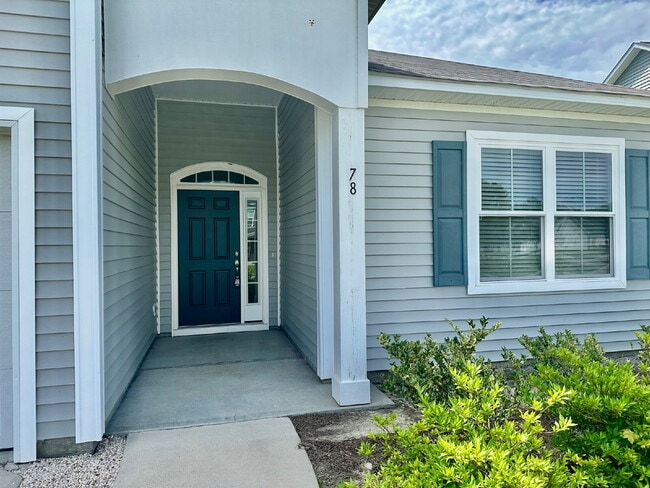 Three Bedroom Home with Large Loft in Heartstone Lakes!