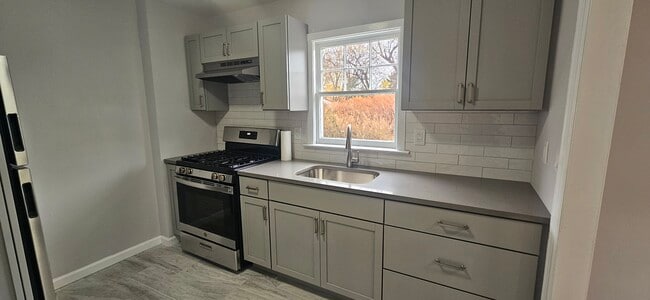 Photo - 665 Milford Point Rd