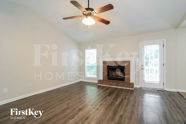 Photo - 1417 Oak Knoll Dr NE