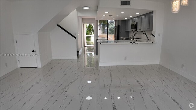 Building Photo - 2801 SW 87th Ave Unit 1009 Rental