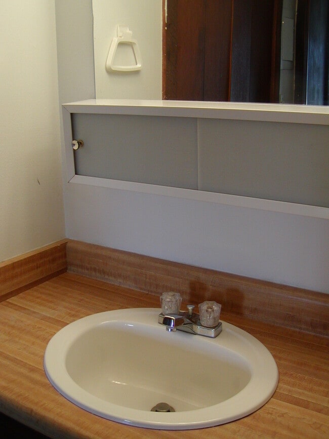 Photo - Silver Queen West Condo - Studio/1 Bath Unit on Ground Floor with Views