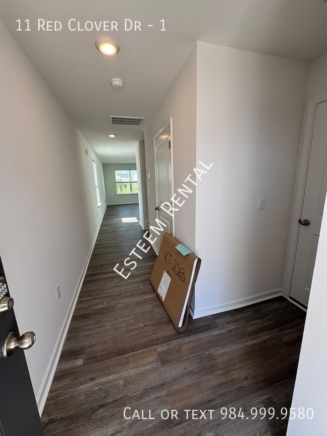 Photo - 11 Red Clover Dr