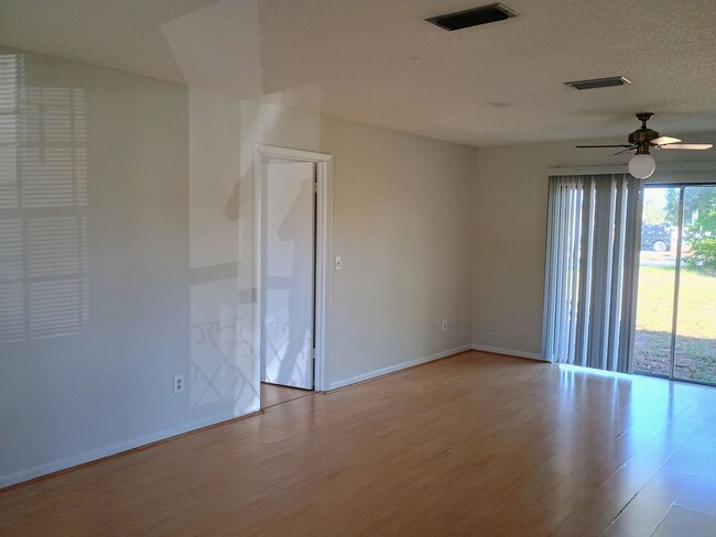 Photo - 2 bed 2 bath house for rent