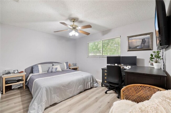 Photo - 2107 Courtney St Unit A