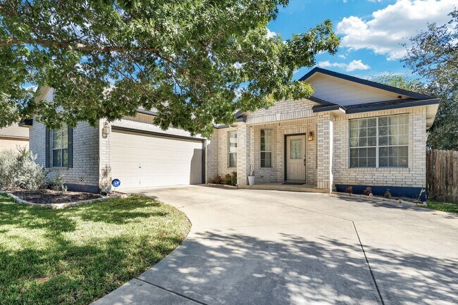 Building Photo - Gorgeous Brick Home in Gated Shavano Bend