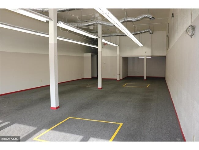 Photo - 215 Main St S