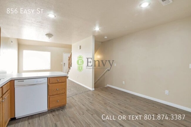 Photo - 856 Easy St