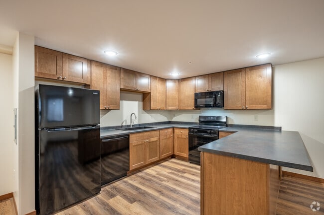 1BR, 1BA - 565SF - Kitchen - 610 Gray St Apartments