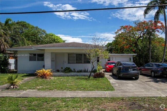 Building Photo - 3 bedroom in Hallandale FL 33009 Rental