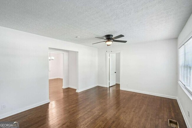 Photo - 125 Chappell Rd SW