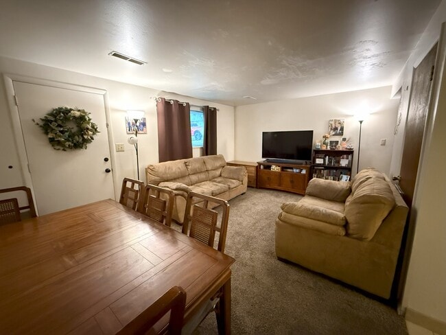 Building Photo - 2012 Nevada Cir Rental