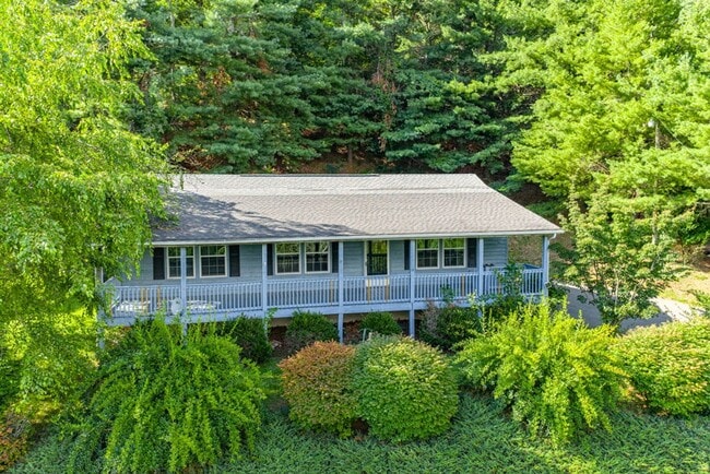 Photo - 3 Bed/2 Bath House in West Jefferson!