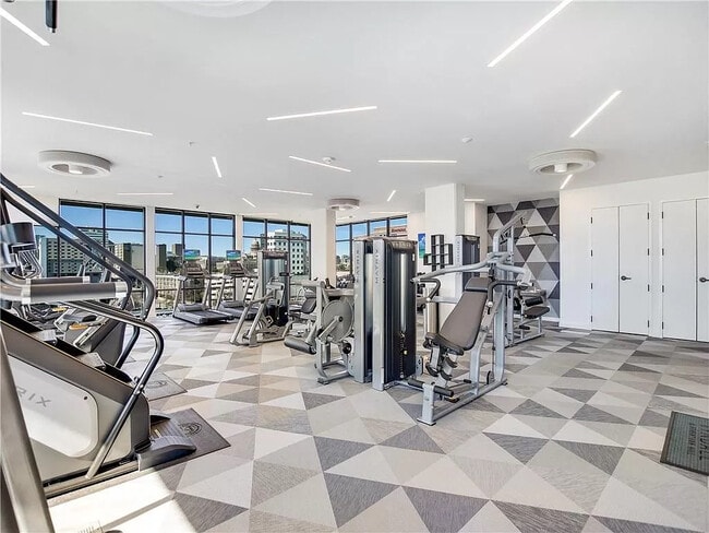 Photo - 800 Embassy Dr