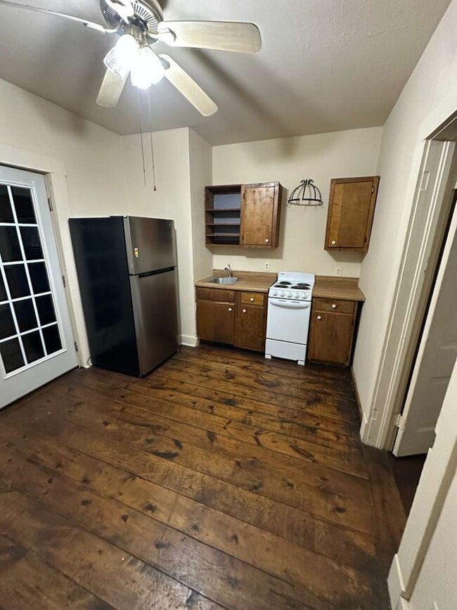 Photo - 610 S Green St