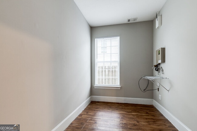 Photo - 803 Robin Hood Trail