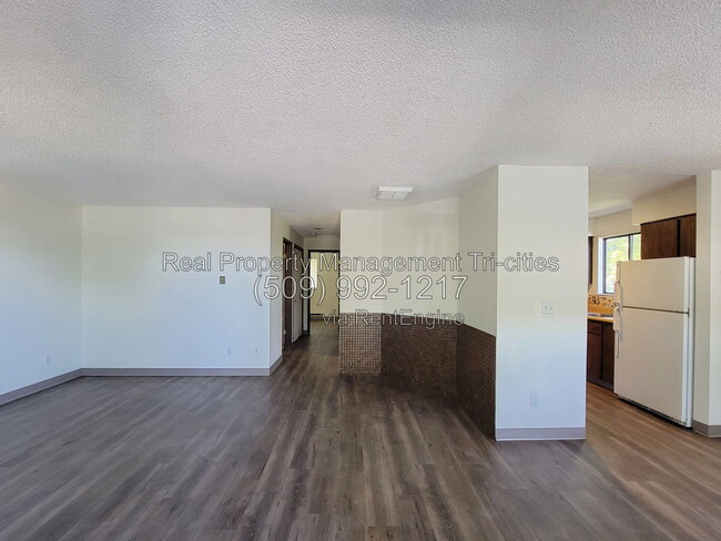 Building Photo - 1102 S Olympia Pl Unit D