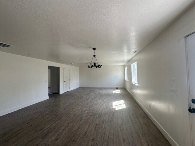 Photo - 5955 W 14400 N