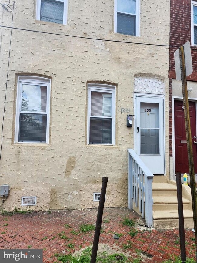 Building Photo - 555 Roberts St Unit 555 Rental