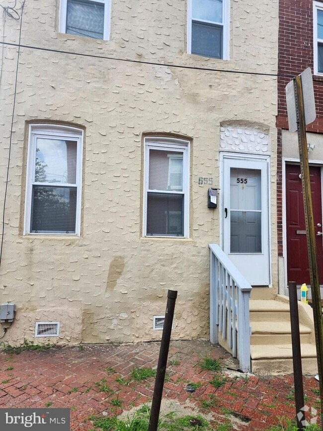 Building Photo - 555 Roberts St Unit 555 Rental