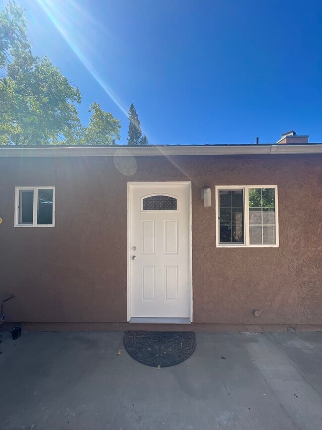 Photo - 413 N Macneil St Unidad Studio