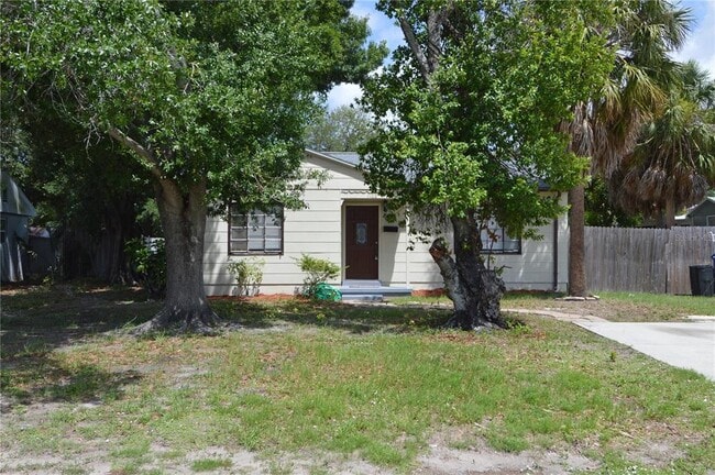 Photo - 1108 Winchester Rd N