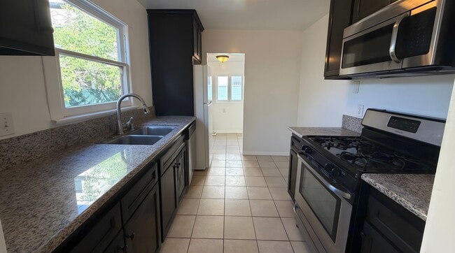 Photo - 14841 Sylvan St Unidad 14843.5