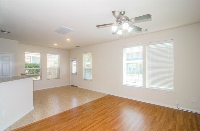 Photo - 3939 Calgary Cir