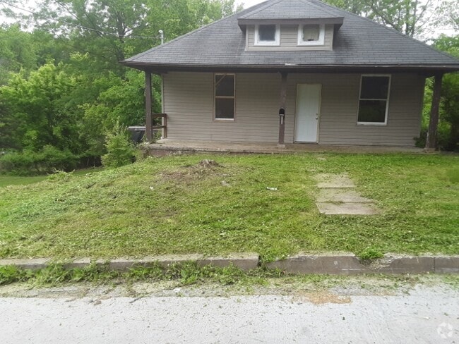 Building Photo - 1122 Madeline St Rental