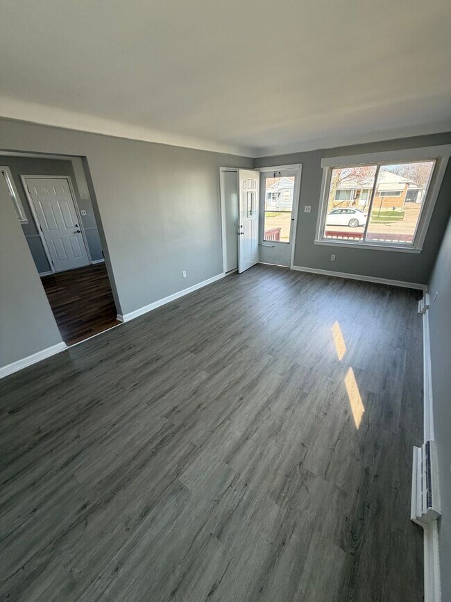 Photo - 24593 Wilmot Ave