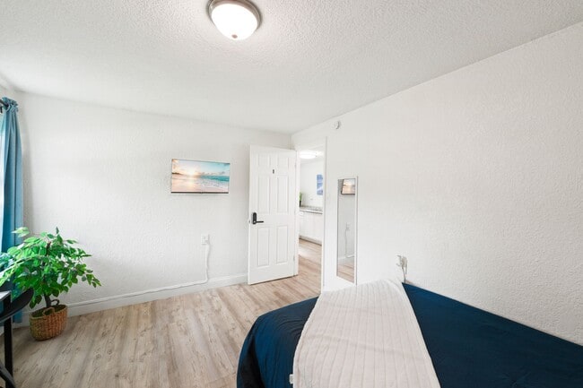 6878 Lenox Ave Unit C