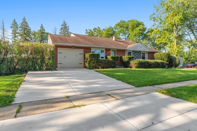 Photo - 697 Hickory Dr