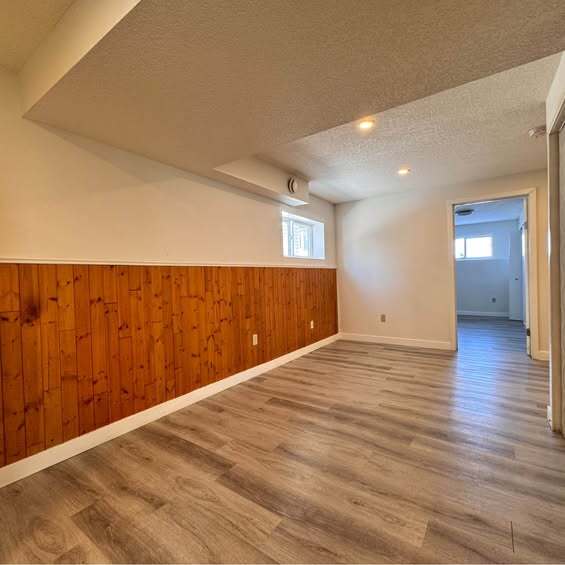 Photo - 35 Martindale Mews NE