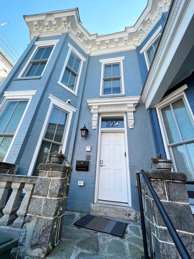 Photo - 229 E St NE