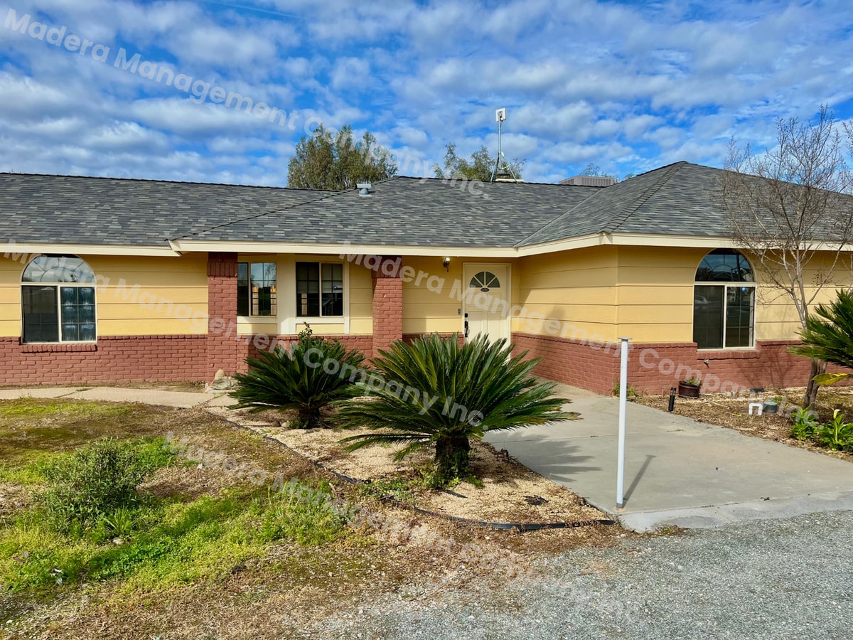 Photo - 19930 Oakhill Rd