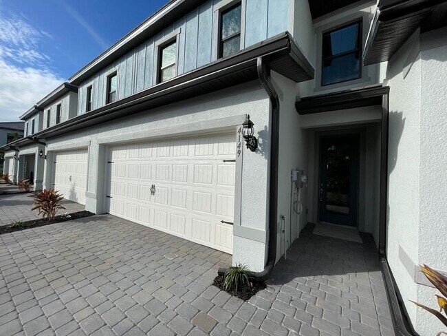 Photo - ANNUAL RENTAL - 3 BED/ 2.5 BATH TOWNHOUSE ...