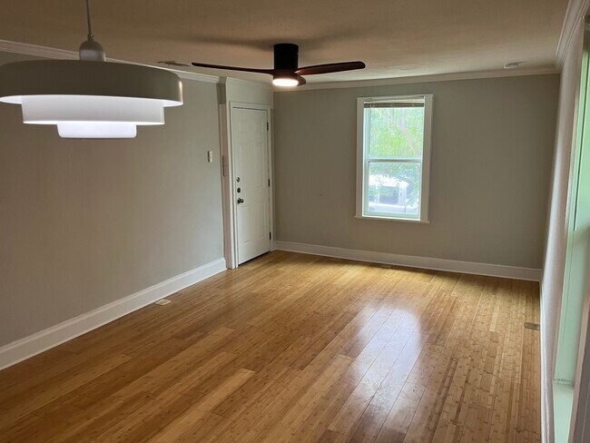 Photo - 1904 E 10th St