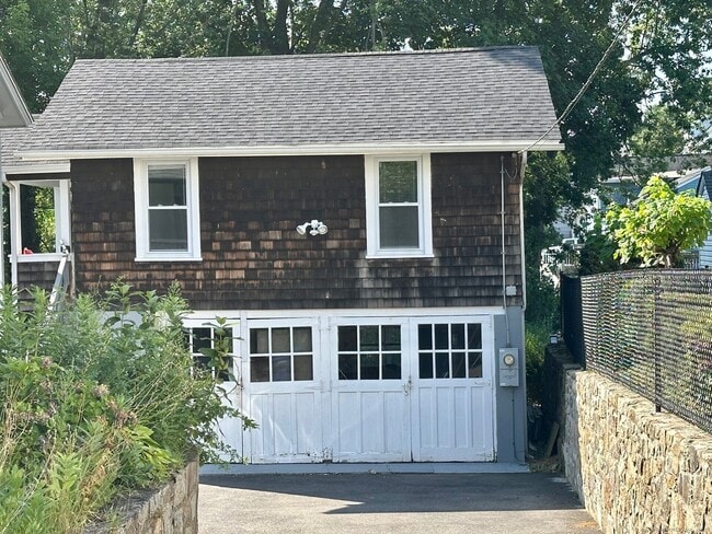 Building Photo - 28 2nd St Rental