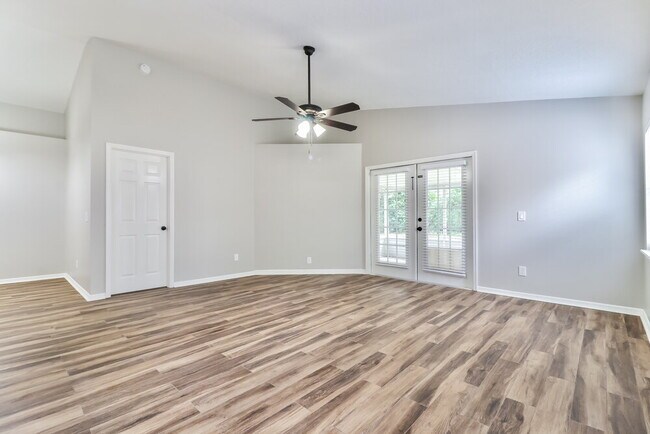 Photo - 1318 Brahma Dr