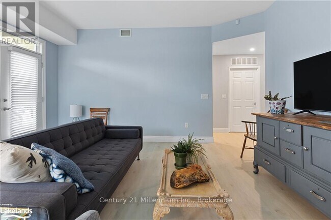 Photo - 10 Bay St E Unit 101