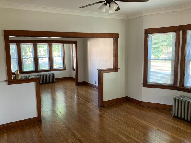 Photo - 5720 W Ainslie St Apartments Unit 1