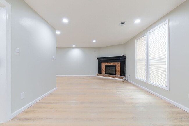 Photo - Stone Mountain 3 Bed/2Ba Gem!